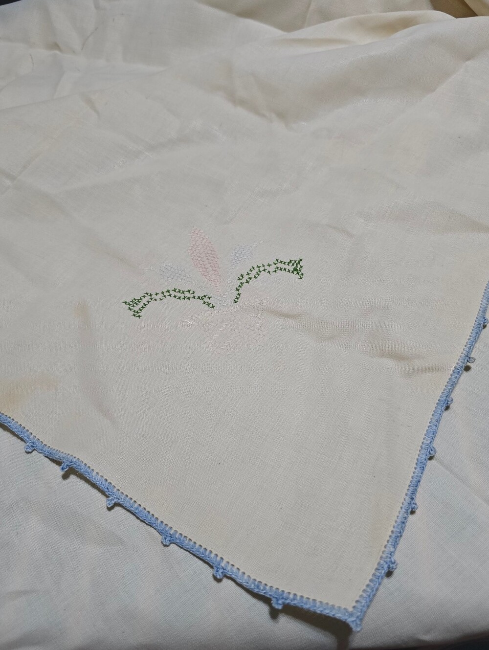 Vintage | Embroidered Tablecloth